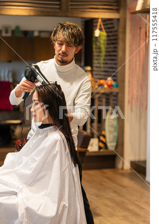 beauty parlor 117555418