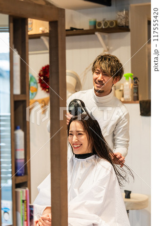 beauty parlor 117555420