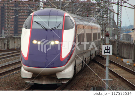 郡山駅に到着する山形新幹線つばさ121号(E3系2000番台:L66編成) 郡山駅に到着する山形新幹線つばさ121号(E3系2000番台:L66編成) 117555534