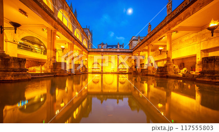 Historical roman bathes in Bath city, England 117555803