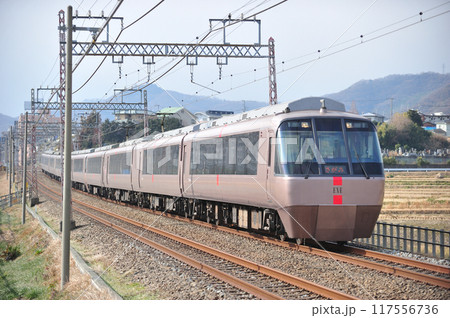 小田急小田原線　鶴巻温泉ー伊勢原　小田急　30000系　EXE　はこね　さがみ 117556736