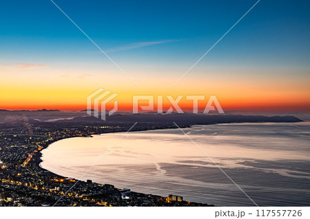 マジックアワーの津軽海峡と恵山岬 マジックアワーの津軽海峡と恵山岬 117557726