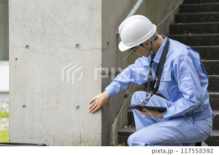 ビルの外壁点検　イメージ　 117558392