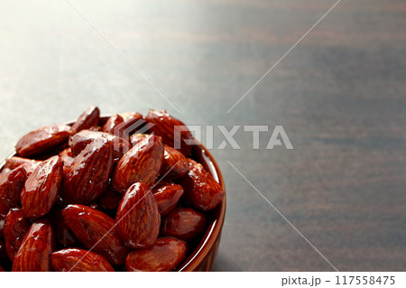 手づくりのアーモンドのキャラメリゼ キャラメルアーモンド 117558475