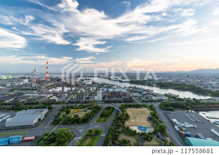 《三重県》工場夕景・四日市コンビナート 117558681