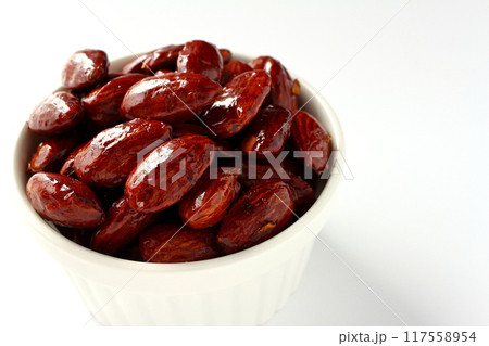 手づくりのアーモンドのキャラメリゼ キャラメルアーモンド 117558954