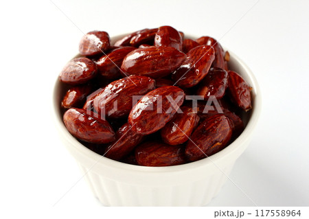 手づくりのアーモンドのキャラメリゼ キャラメルアーモンド 117558964