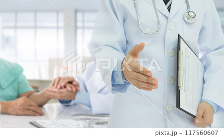 doctor team patient 117560607