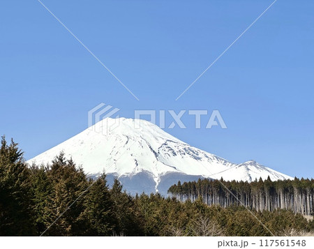 快晴の冬空と富士山 117561548