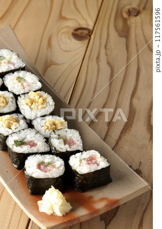 巻き寿司の盛り合わせ 巻き寿司の盛り合わせ 117561596