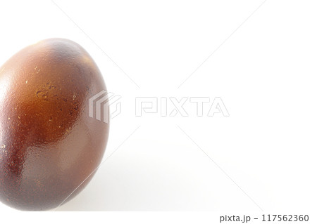 燻製たまごを白背景で撮影 117562360