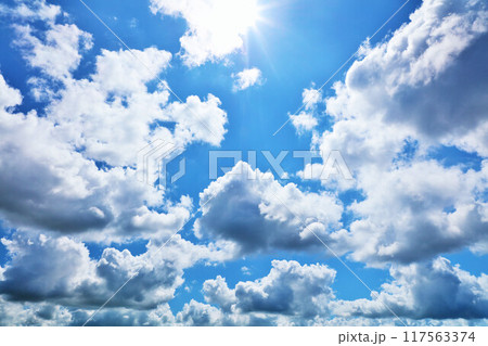 夏の青空と雲　そして太陽 117563374