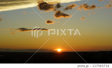 にわか雨後の美しい空色。 にわか雨後の美しい空色。 117563718