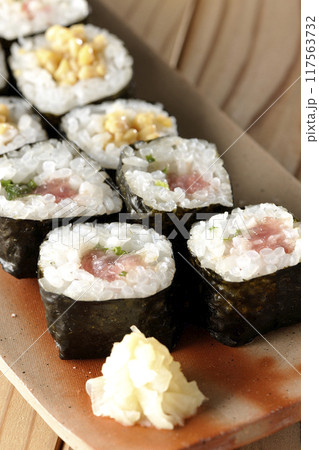 巻き寿司の盛り合わせ 巻き寿司の盛り合わせ 117563732