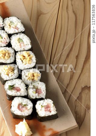 巻き寿司の盛り合わせ 巻き寿司の盛り合わせ 117563836