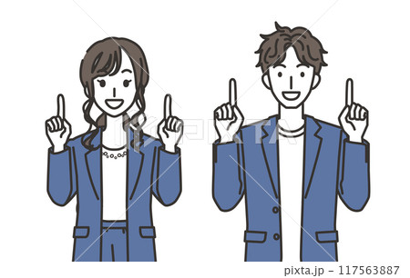 上を指さすオフィスカジュアルコーデの男性と女性 上を指さすオフィスカジュアルコーデの男性と女性 117563887