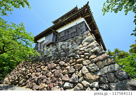 福井県坂井市 現存天守閣「丸岡城」の晴れた日の様子 福井県坂井市 現存天守閣「丸岡城」の晴れた日の様子 117564111