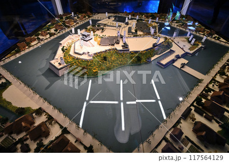 福井県坂井市　現存天守閣「丸岡城」の晴れた日の様子 117564129