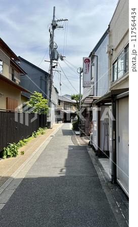 An empty alley with cleaning signage in Kyoto Area, Japan 117564434
