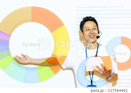 セミナー　講師　男性　撮影協力：WEEK芝大門(サンフロンティア不動産) 117564461