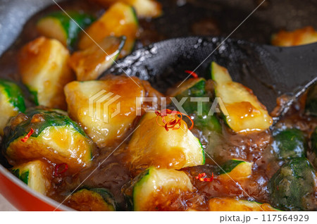 ズッキーニのあんかけ炒め　ワンパン料理 117564929