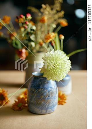 Ceramic vase with flowers Ceramic vase with flowers 117565528