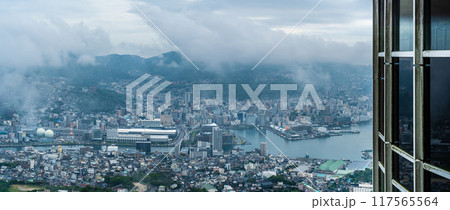 稲佐山展望台から霧・雲の長崎市街地 パノラマ 【長崎市】 稲佐山展望台から霧・雲の長崎市街地 パノラマ 【長崎市】 117565564