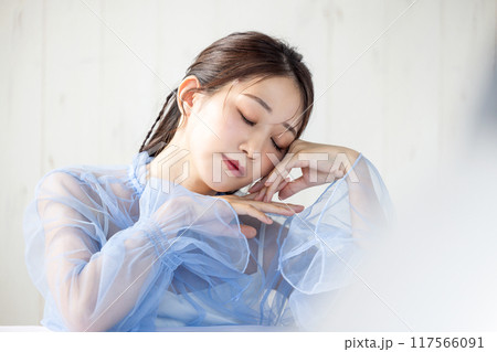 綺麗な女性 117566091