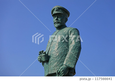 戦艦三笠と東郷平八郎像 戦艦三笠と東郷平八郎像 117566641