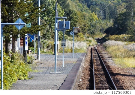 函館本線山線からの車窓風景 比羅夫駅 函館本線山線からの車窓風景 比羅夫駅 117569305