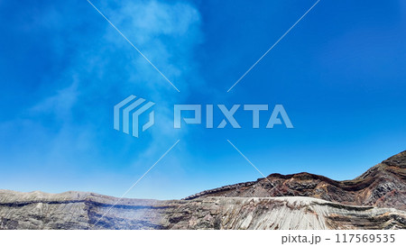 阿蘇山の火口 117569535