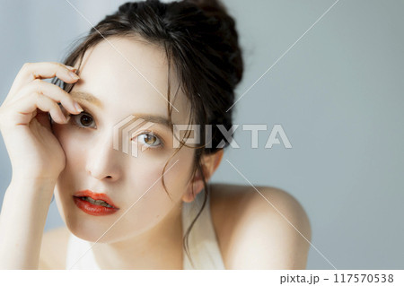 白いドレスの女性 白いドレスの女性 117570538