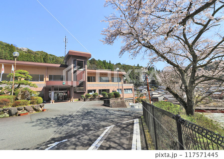 福岡県朝倉郡の公共施設東峰村宝珠山庁舎 福岡県朝倉郡の公共施設東峰村宝珠山庁舎 117571445