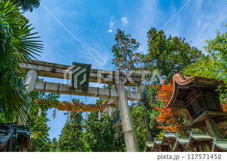 奈良県生駒市 宝山寺の石の鳥居 奈良県生駒市 宝山寺の石の鳥居 117571458