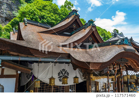 奈良県生駒市 宝山寺の拝殿 奈良県生駒市 宝山寺の拝殿 117571460