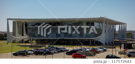 Exterior view of Palacio do Planalto, headquarters of the Presidency of the Republic of Brazil, in Brasilia city 117572683