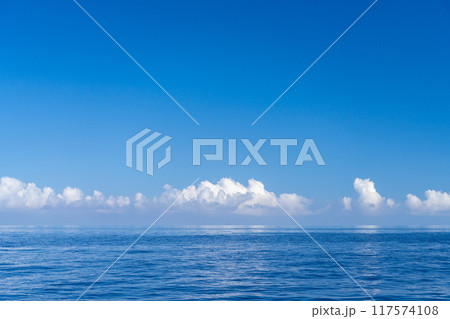 バケーションイメージ 南国の空と海 バケーションイメージ 南国の空と海 117574108