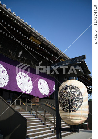 早朝　無人の東本願寺 117574419