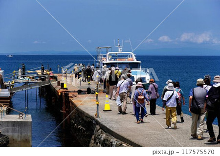 離島への上陸 離島への上陸 117575570
