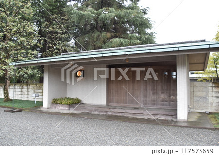 赤坂離宮　和風別館「游心亭」玄関 117575659