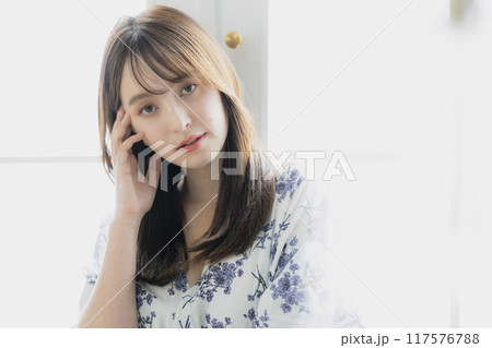 若い女性のヘアスタイルイメージ 117576788