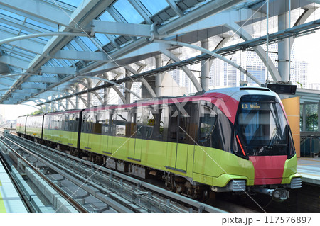 ベトナム ハノイメトロ3号線の車両 117576897