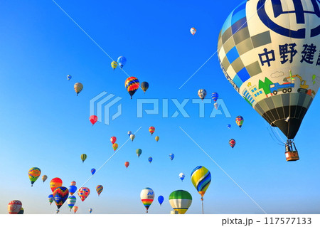 【佐賀県】佐賀インターナショナルバルーンフェスタの一斉離陸 117577133