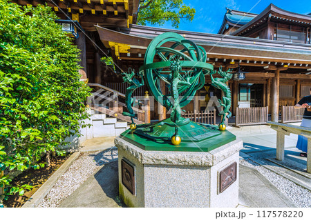 日本の寒川都市景観 相模國一之宮 寒川神社。方位盤と渾天儀…=令和6年7月21日 日本の寒川都市景観 相模國一之宮 寒川神社。方位盤と渾天儀…=令和6年7月21日 117578220