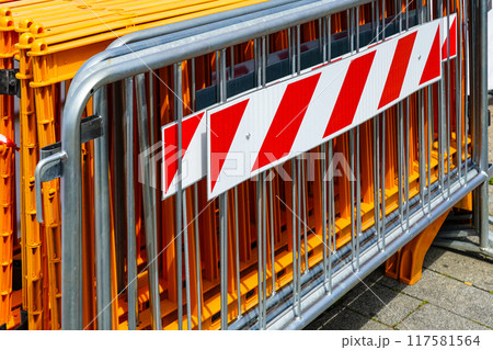 Easy to assemble and move mobile foldable plastic and metal barriers sections for outdoor events 117581564