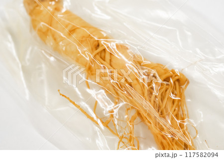 高麗人参生根 (人参酒用原材料) 高麗人参生根 (人参酒用原材料) 117582094