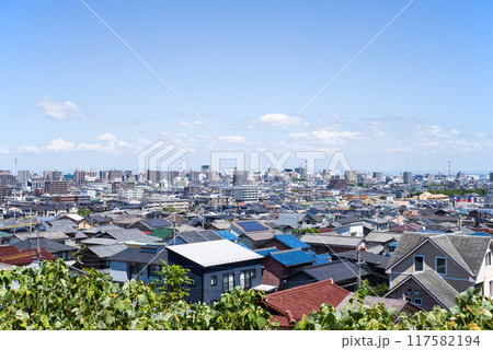 青空が広がる住宅街 青空が広がる住宅街 117582194