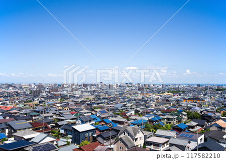 青空が広がる住宅街 青空が広がる住宅街 117582210