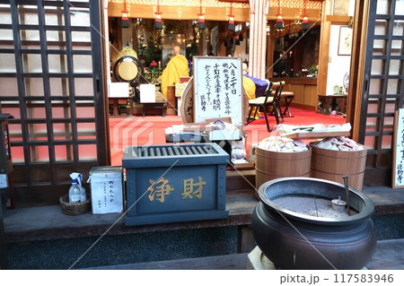 弥勒寺　千灯供養法要　奈良県御所市 117583946