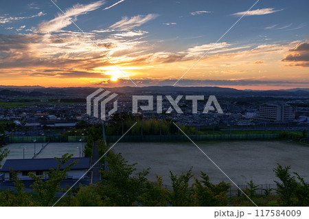 京都府木津川市城山台からの夕景 JR木津駅を望む高台の夕焼けから夜景#16 京都府木津川市城山台からの夕景 JR木津駅を望む高台の夕焼けから夜景#16 117584009